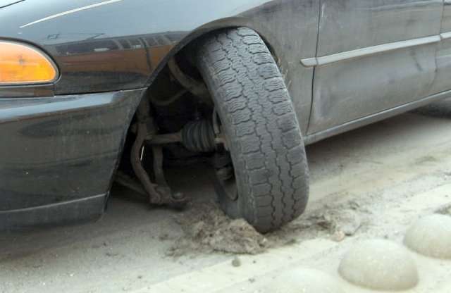 Hibás lengőkar oka és következményei