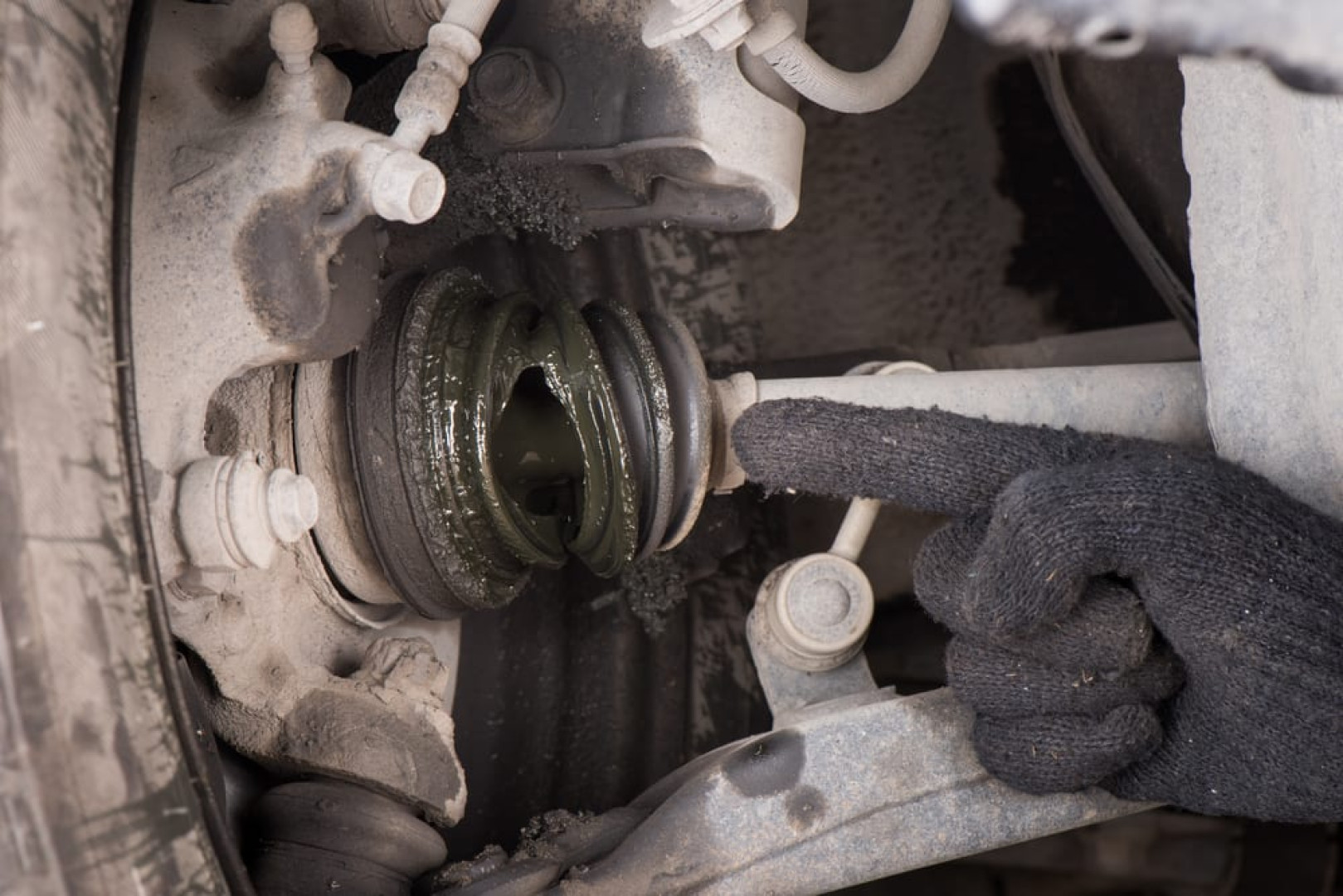 Kattogó hangot hallasz kanyarodáskor? Féltengelycsukló lesz a hiba! Katt-katt-katt.