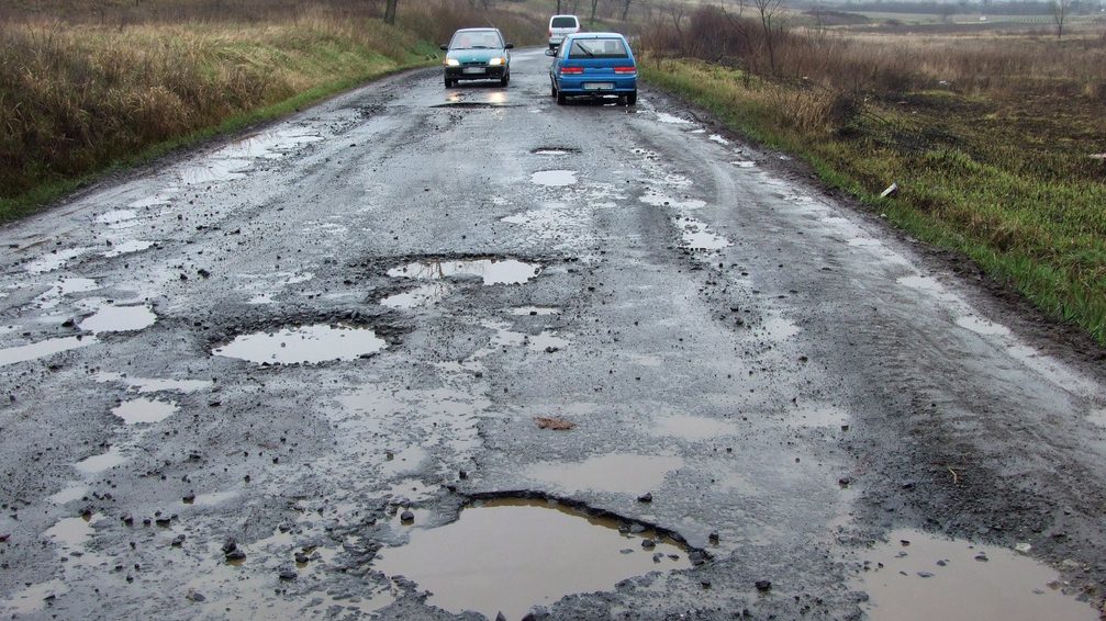 Miért kopog a futómű? – A 10 leggyakoribb ok és megoldás